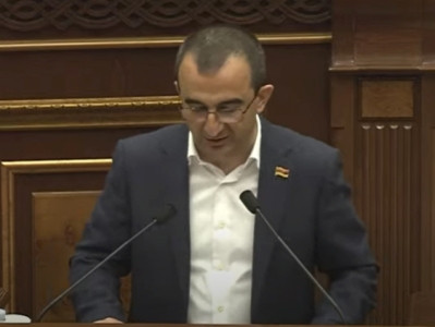 Deputy of opposition 'Armenia' Faction Mkhitar Zakaryan takes oath after release from custody