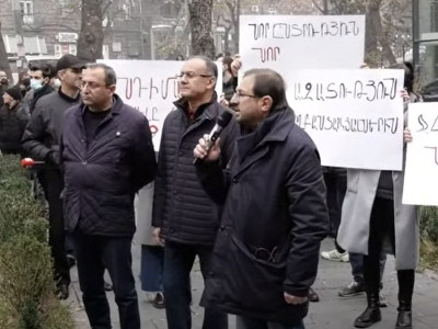 Demonstrators march to Armenia Prosecutor General's Office