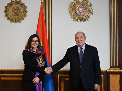 Weigand briefs Sarkissian on UNICEF Armenia programs