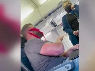 Ֆլորիդայի բնակչին արգելել են թռչել United Airlines-ի ինքնաթիռներով որպես դիմակ կարմիր ներքնաշոր կրելու պատճառով