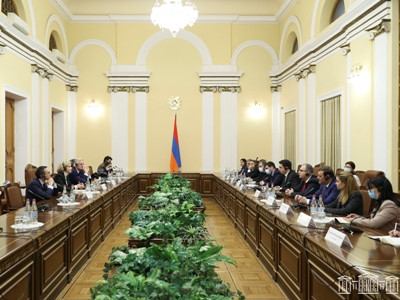 Armenia Parliament Speaker receives head of France's Ile-de-France region
