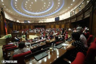 Newspaper: Another bonus pay distributed in Armenia parliament