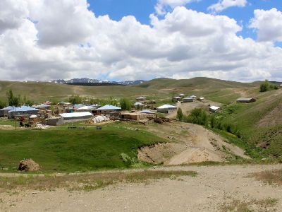 Ցեղասպանության զոհերի անեծքը․ Վանի գյուղերից մեկում անհասկանալի պատճառներով տներ են այրվում
