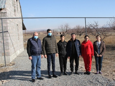 Արցախից տեղահանված ընտանիքներից ևս մեկը բնակարանամուտ է նշել  (ֆոտո)