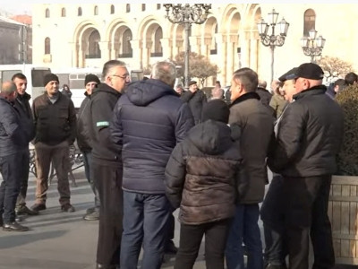 Displaced Karabakh residents staging protest outside Armenia government building