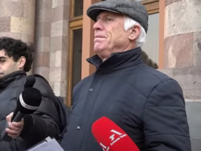 Forcibly displaced Artsakh residents hand letter to Armenia government