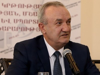 ՊՆ ղեկավարի հայտնվելը ԵՊՀ հոգաբարձուների խորհրդում բացատրեցին բանակից տարկետման մեխանիզմների վերանայմամբ