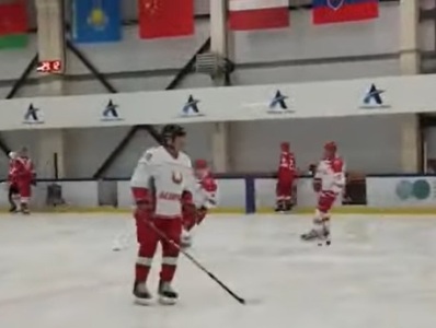 Putin, Lukashenko play hockey after talks