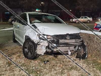 Երևանում բախվել են Pontiac-ն ու Volkswagen-ը. նրանք հայտնվել են կանաչ գազոնում, կան վիրավորներ