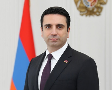 Մենք միասին անցնում ենք շատ դժվար ճանապարհ. Ալեն Սիմոնյանի ամանորյա տեսաուղերձը