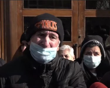 Yerevan homeless shelter residents protesting outside labor and social affairs ministry