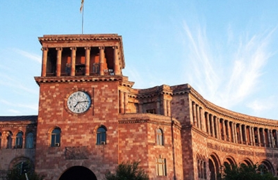 Կառավարության նիստի օրակարգում 15 հարց է, որից 12-ը չի զեկուցվում, եւս մեկ հարց գաղտնի է (ուղիղ)