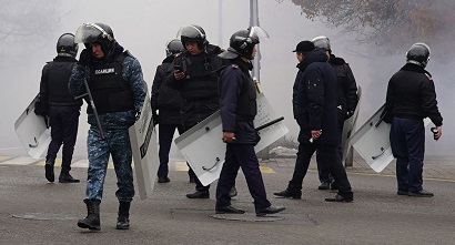 Ցուցարարների մի խումբ բարիկադավորվել է Ալմաթիի «Միր» հեռուստաալիքի շենքում