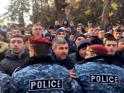Village council session starts with incident in Armenia’s Parakar