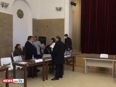 Փարաքարում ավագանու նիստը շարունակվում է