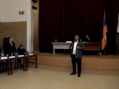 Անսպասելի շրջադարձ Փարաքարում. «Ապրելու երկիր» խմբակցության անդամները վայր դրեցին մանդատները