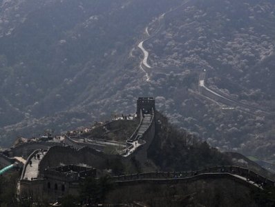 Part of the Great Wall of China collapsed due to earthquake