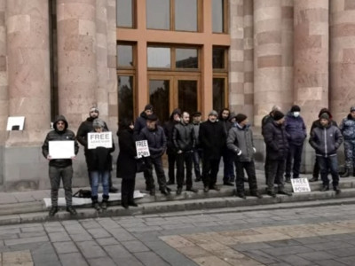 Shirak Province captives’ families hold protest outside Armenia government building