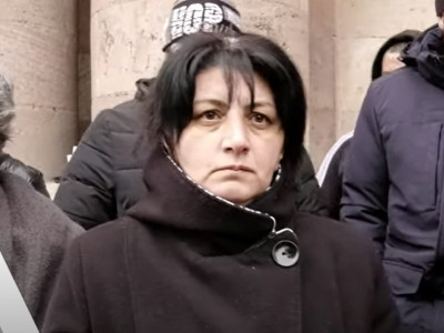 Տիկին Աննա Հակոբյան, ես ապրում եմ Գյումրիում, եթե բարեհաճեք, մոտեցեք մեզ, մենք բազմաթիվ հարցեր ունենք ձեզ. Գերու մայր