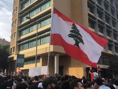 Lebanese demonstrators block major highways