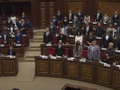 Armenia legislature pays tribute to 3 fallen soldiers