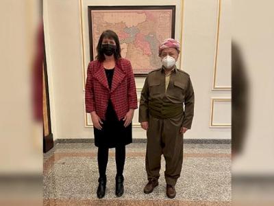 US official, Barzani are photographed against backdrop of Greater Armenia and Kurdistan map