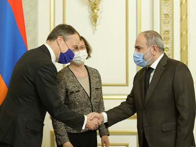 Armenia PM receives EU delegation, need for full operation of Karabakh peace process is stressed