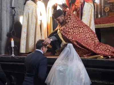 Համացանցում լուսանկարներ են հայտնվել Սուրեն Պապիկյանի պսակադրությունից (ֆոտո)