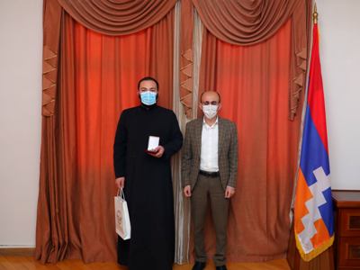Դադիվանքի 5 հոգեւորականները պարգեւատրվել են՝ անձնուրացաբար հոգևոր-ծիսական արարողություններ կատարելու համար