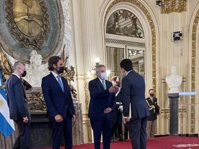 Armenia ambassador presents credentials to Argentina President