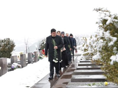 «Վերջին երկու տարիներին Բանակի տոնը այլ է». Գեւորգ Փարսյանն այցելել է Բաղաբուջի հուշահամալիր (ֆոտո)