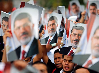Egyptian court sentences 10 Islamist supporters to death