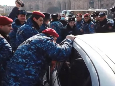 Tense situation at Yerevan Republic Square