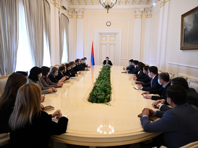 Armenia parliament speaker, who temporarily assumed President’s powers, meets with presidential staff