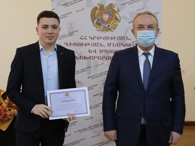 «Դուք եք մեր երկրի տերն ու ապագան». Վահրամ Դումանյանը՝ «Լավագույն ուսանող» մրցույթի հաղթողներին