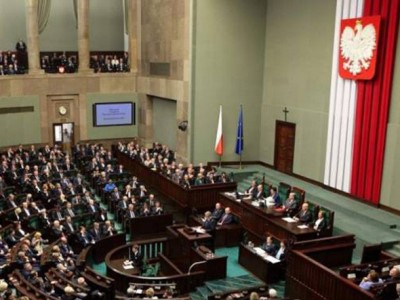 Polish Senate unanimously passes resolution supporting Ukraine