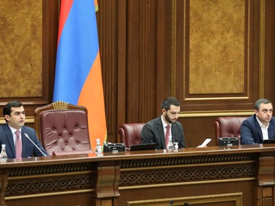 Խորհրդարանը 20 րոպեանոց ընդմիջում է վերցրել