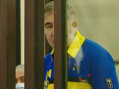 Саакашвили спел гимн Украины на суде