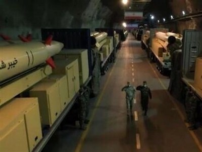 Iranian military present new missile