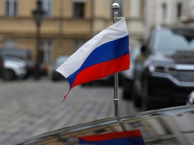 Russia diplomats begin leaving Ukraine