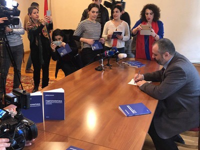 Երեւանում կայացավ Դավիթ Բաբայանի՝ Ադրբեջանի էթնոազգային քաղաքականության մասին գրքի շնորհանդեսը