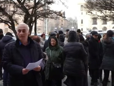 Scientific Technological Center of Organic and Pharmaceutical Chemistry workers protesting outside Armenia government