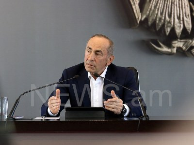 Кочарян предложил выдвинуть одного из духовных лидеров на пост президента Армении