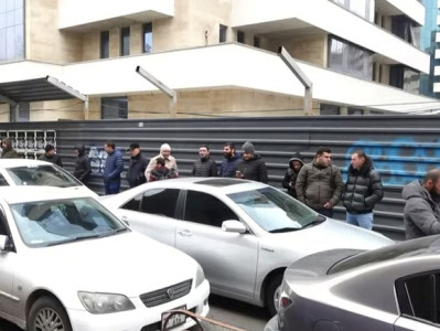Drivers holding demonstration against increase in Armenia car insurance payments