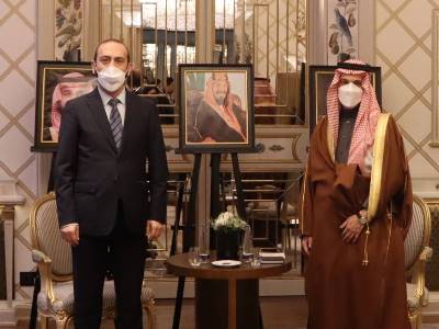 Armenia, Saudi Arabia FMs confer on collaboration