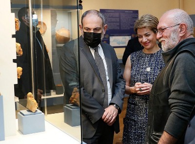 Newspaper: Armenia PM goes to exhibition ‘covertly’