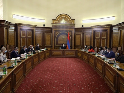 Այն, որ «Օմիկրոնի» պարագայում կովիդն ավելի թեթև ընթացք է ունենում, պայմանավորված է պատվաստումներով. փոխվարչապետ
