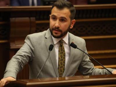Глава парламентской фракции правящей партии жестко раскритиковал оппозицию за пассивность