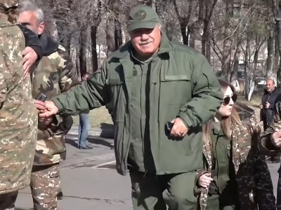 «Էս պսակն ընդե՛ղ դրեք». Սասուն Միքայելյանն այցելեց Եռաբլուր