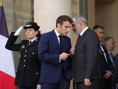 Armenia PM and French President meet at the Élysée Palace